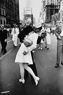 Foto do V-J Day com beijo na Times Square, NY – Fotógrafo Alfred Eisenstaedt